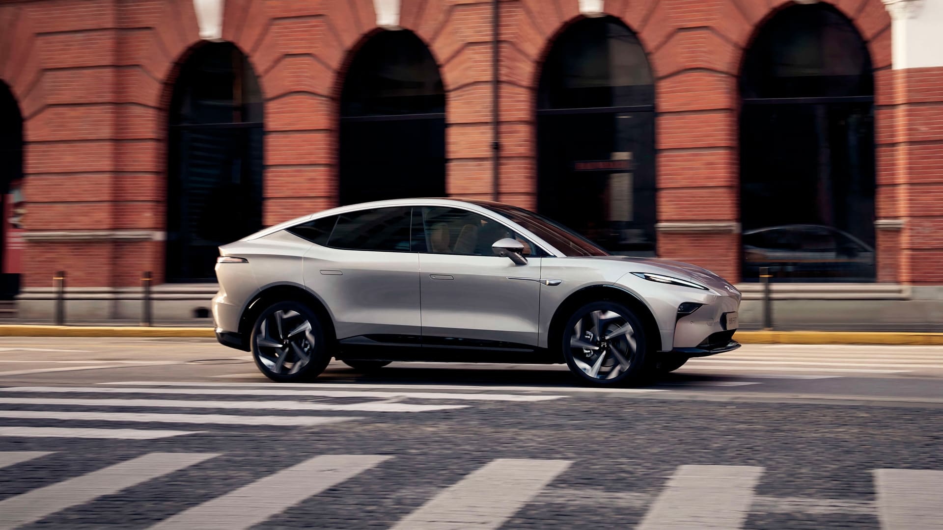 Електромобіль Feifan R7